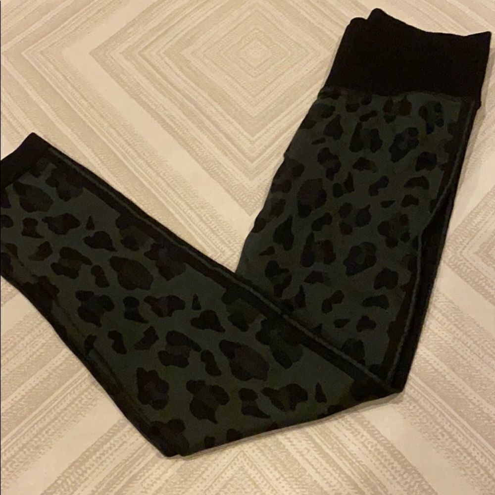 9two5 Fit Army Green Cheetah Leggings